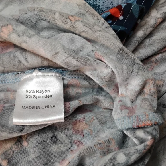 3892 Size XL Beautiful Multi Color Jumpsuit With Adjustable Straps. - Picture 5 of 5